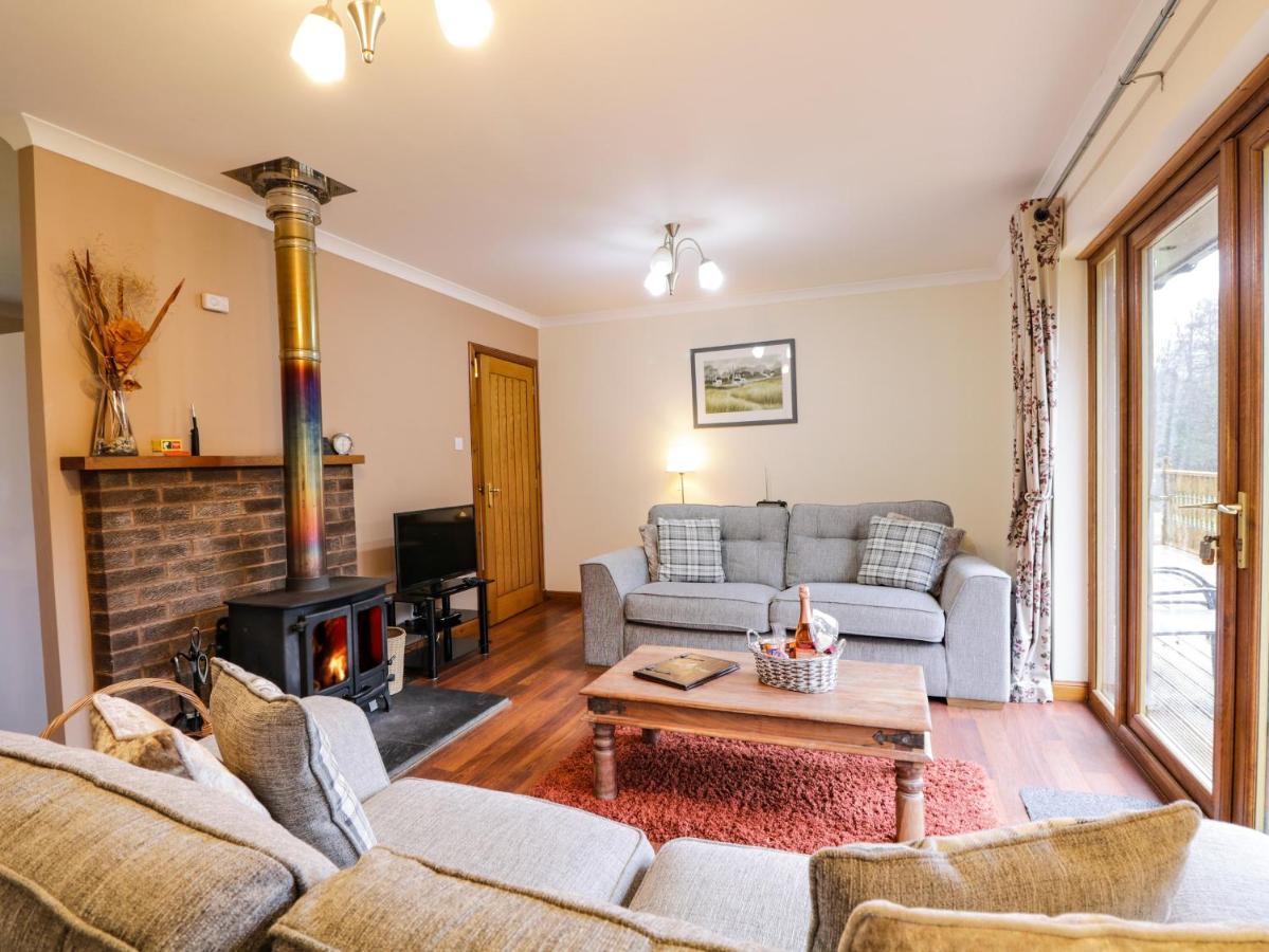 Fersit Log Cottage Roybridge Exterior photo