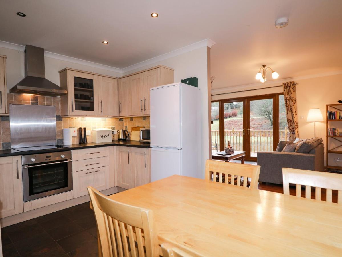 Fersit Log Cottage Roybridge Exterior photo