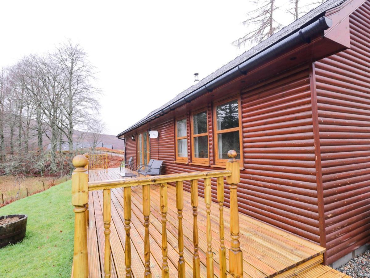 Fersit Log Cottage Roybridge Exterior photo