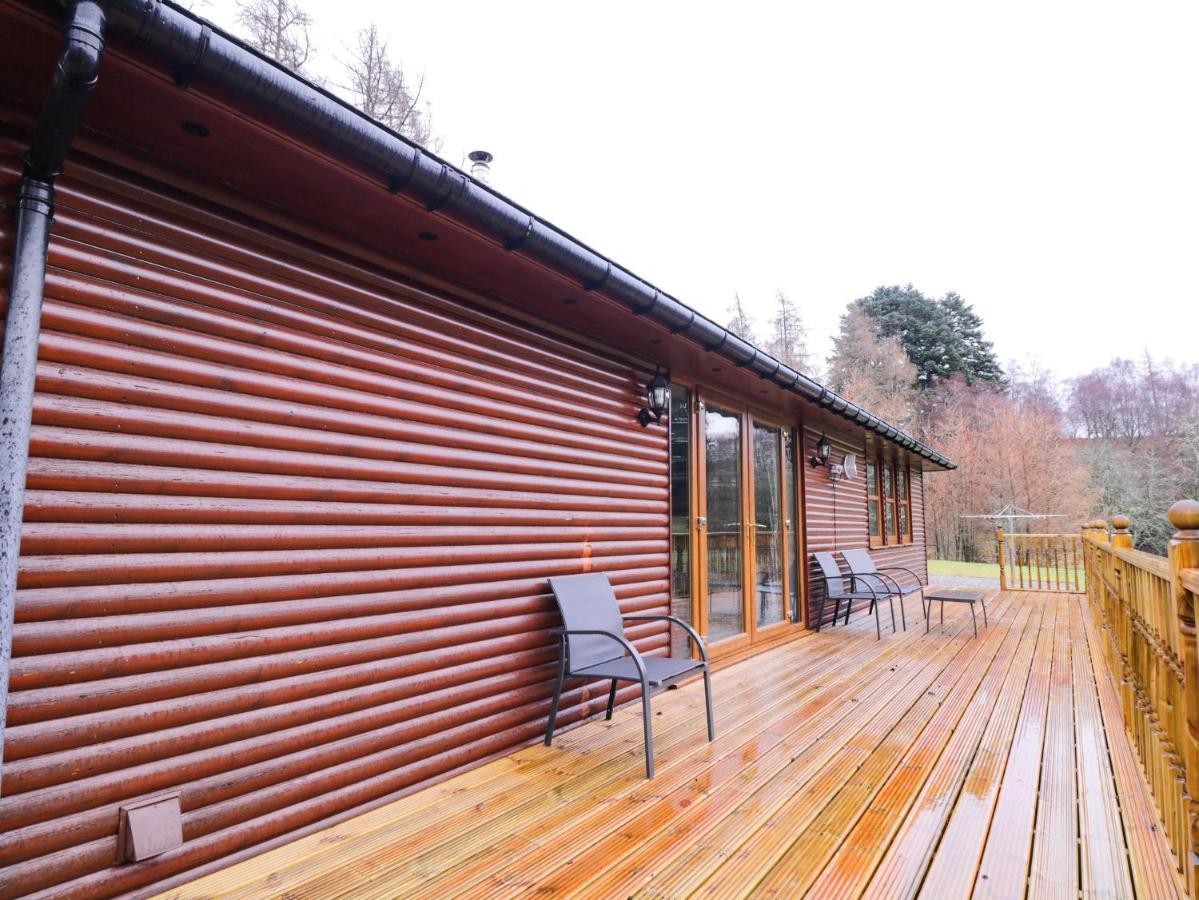 Fersit Log Cottage Roybridge Exterior photo
