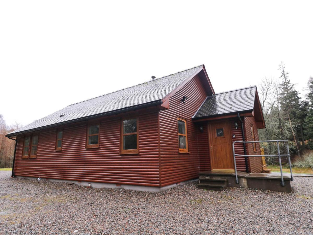 Fersit Log Cottage Roybridge Exterior photo